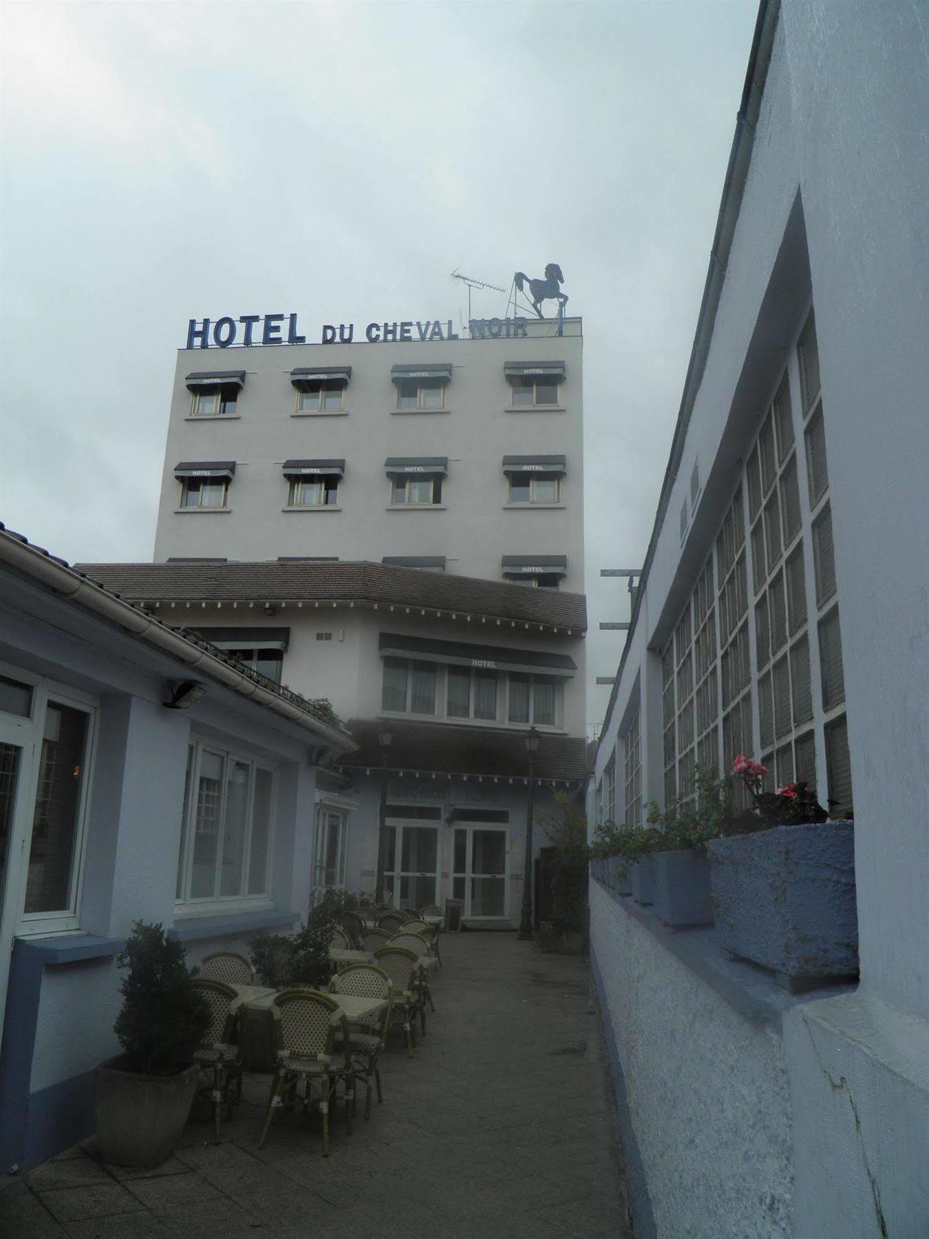Le Cheval Noir Hotel Paris Pantin Exterior foto